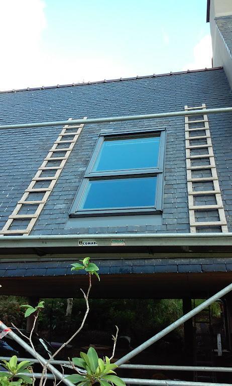 Landuré Couverture installe tous les modèles de fenêtres de toit à Plouguin et dans les localités voisines.