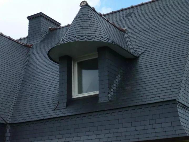 Située à Plouguin, l’entreprise Landuré Couverture effectue tous travaux de toiture.